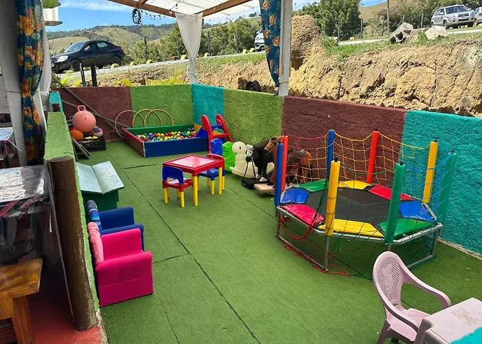 Restaurante e Pousada Chique na Roça
